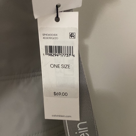 Calvin Klein unisex light gray sport flap sling bag - Picture 5 of 6